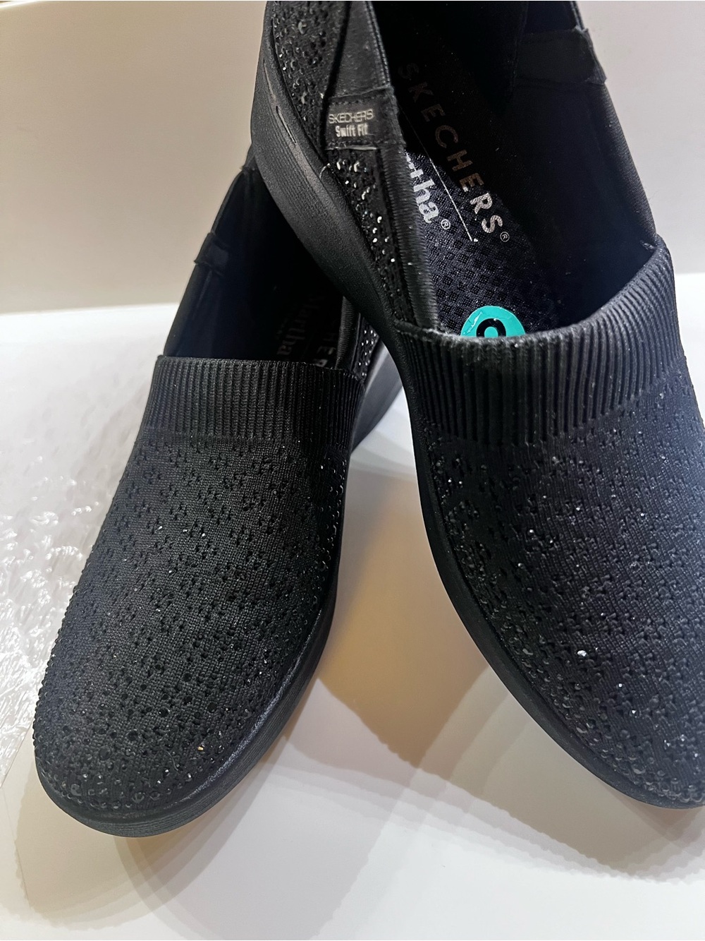 SKECHERS MARTHA STEWART PIER LITE REFLECTION BLACK SLIP-ON WEDGE SHOES
SIZE 8